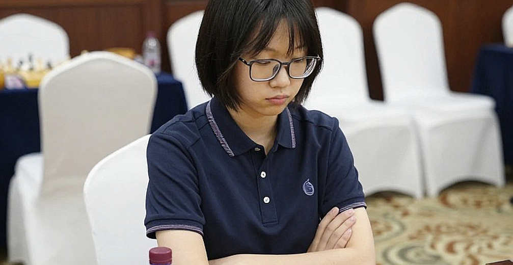 ChessBase Magazine số 225: một tiêu đề học viện, một trang bán tạp chí và bài học đọc tin cờ vua
