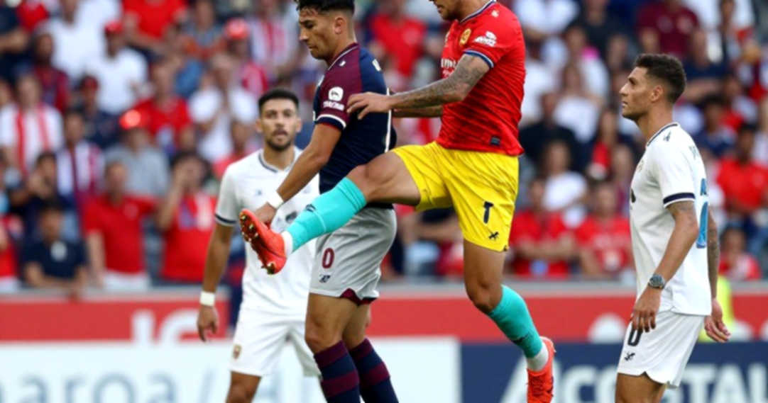 Bóng đá nữ Mexico và bài học về lòng trung thành: Khi HLV Cruz Azul dự lễ kỷ niệm của đối thủ
