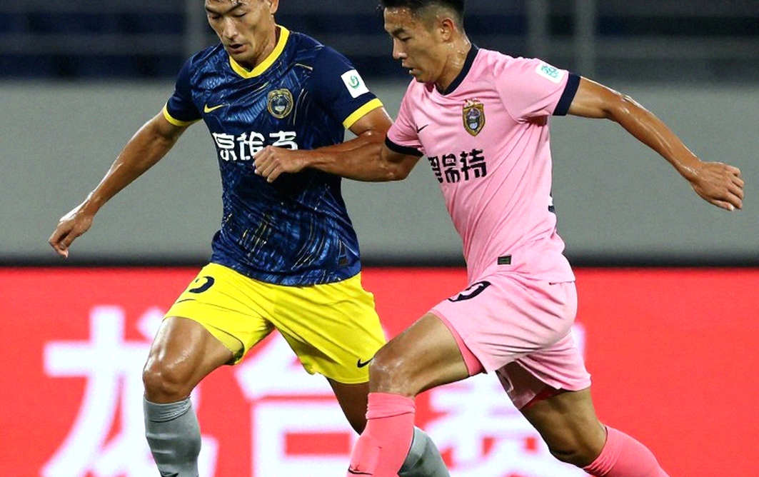 Cú đánh gót của Paulinho và chân trái bị bỏ quên của Alexis Vega