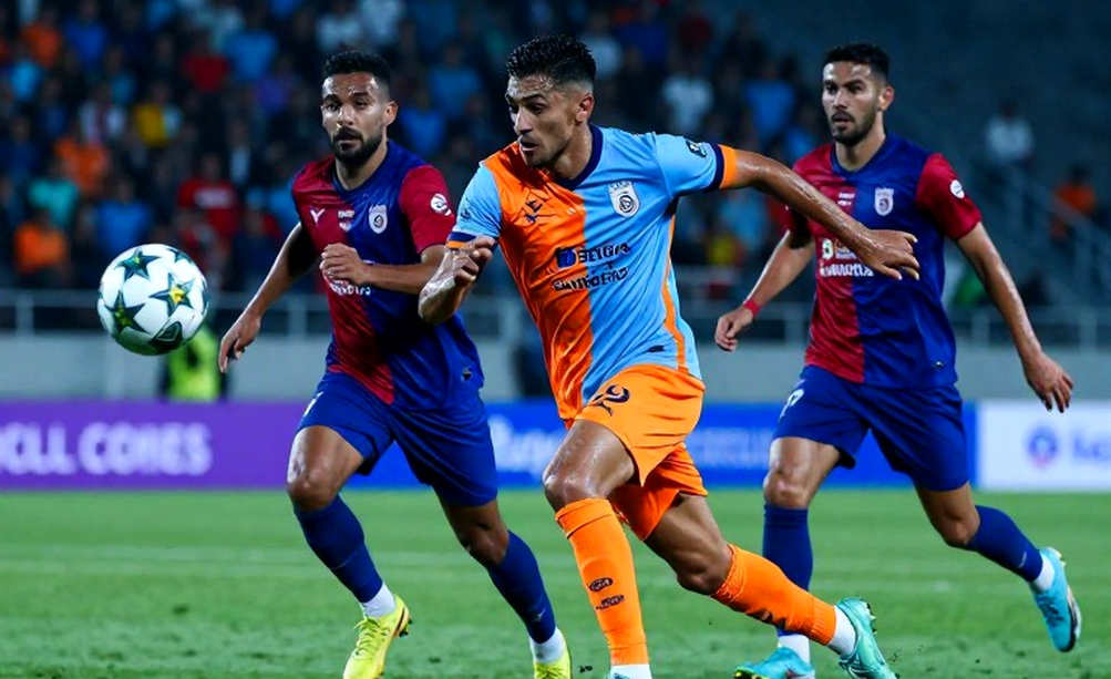 V.League: tiếng ồn chuyển nhượng và khoảng trống hồ sơ