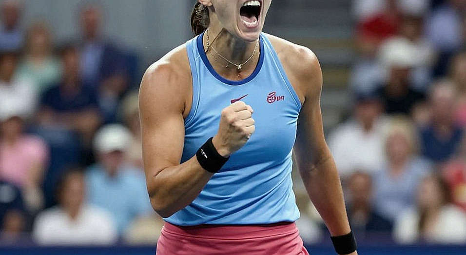 Zverev vào bán kết Thượng Hải: Khi giao bóng đầu tiên trở thành tuyến phòng ngự